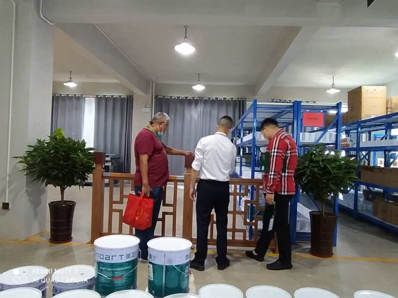 黄瓜视频APP在线观看客户参观仓库
