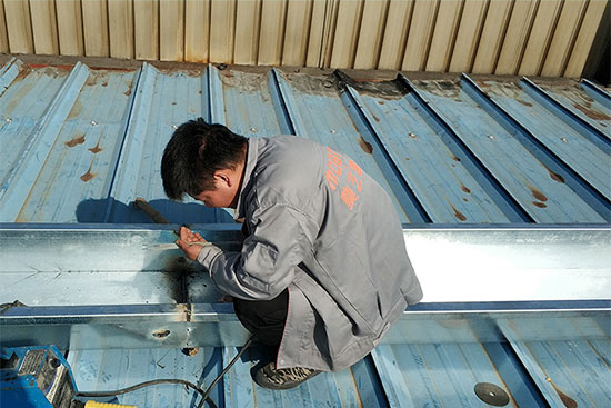 成人免费黄瓜视频黄瓜视频在线下载金属屋面手动除锈处理